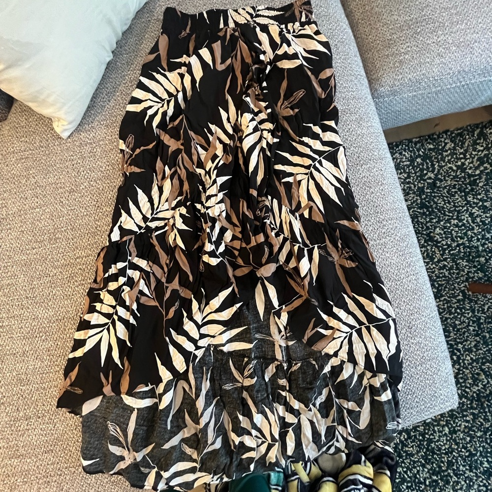 Black and Cream Leaf Print High Low Skirt